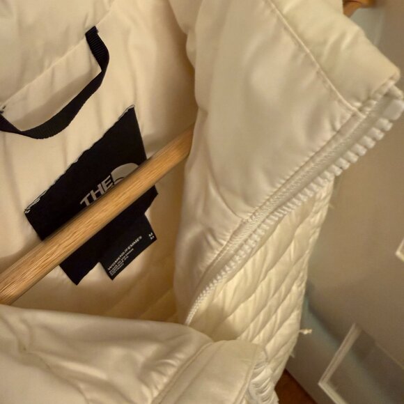 NEW! The North Face Aconcagua 3 Vest Womens White puffer size medium 550 fill - Picture 11 of 14